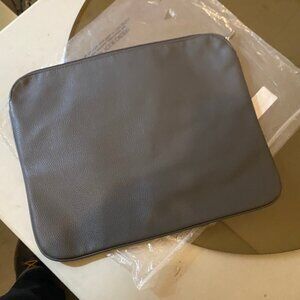 Thirty-One Savvy Sleeve – City Charcoal Pebble (New)